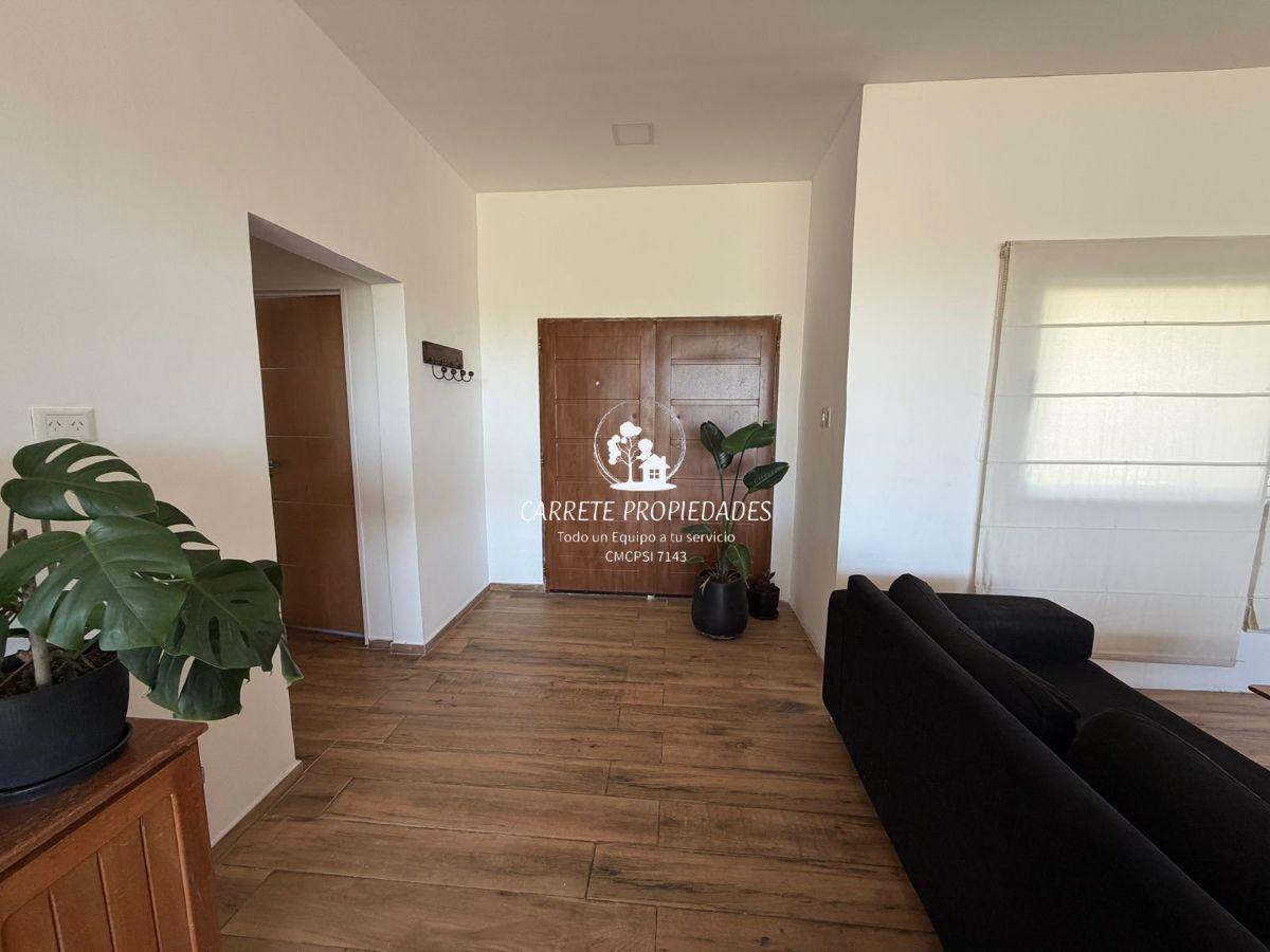 Foto de Casa en Venta a La Laguna de 4 ambientes. Escriturable. Barrio San, imagen 2
