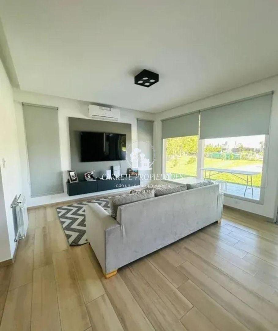 Foto de Impecable casa en Venta de 5 ambientes y pileta. Barrio Santa Emilia, imagen 3