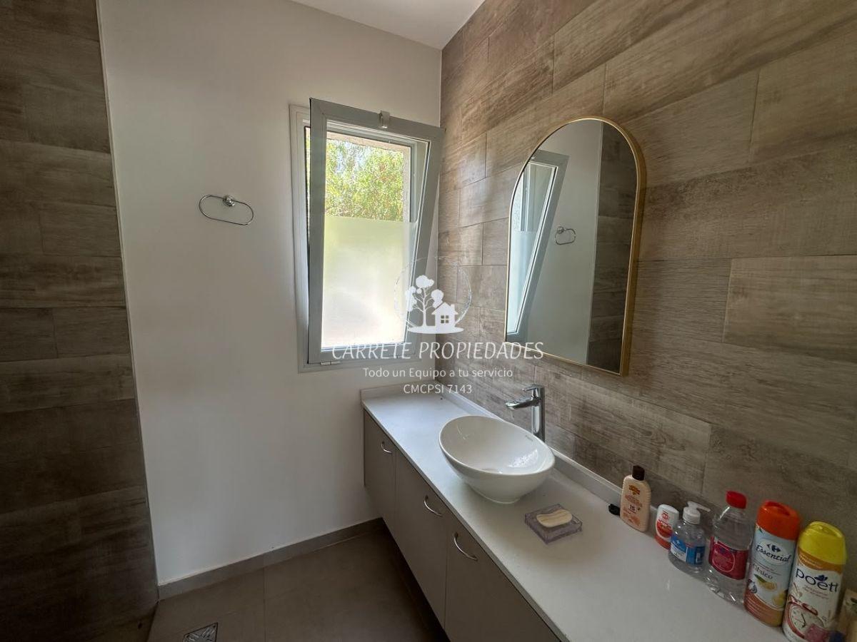 Foto de Casa en Venta de 4 ambientes AMOBLADA con Pileta. Barrio Santa Elena, imagen 4