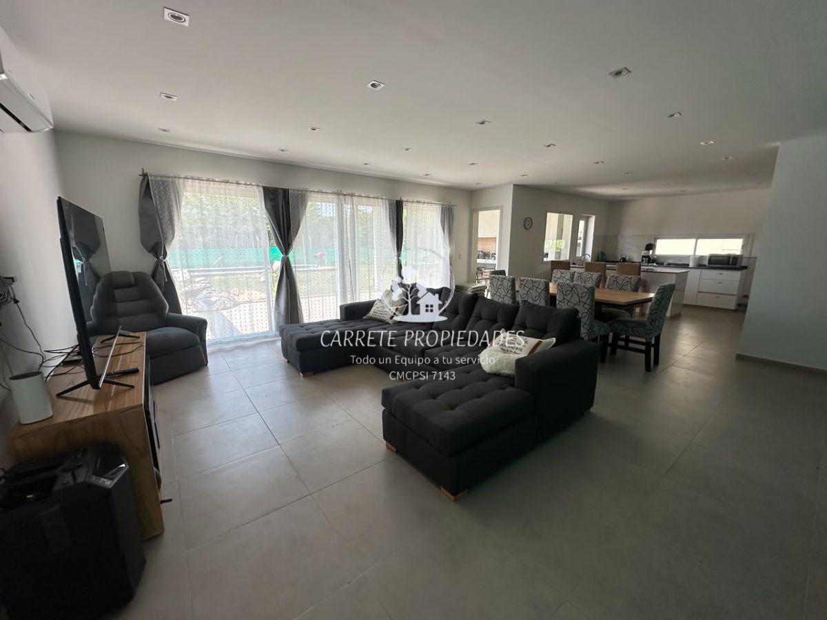 Foto de Casa en Venta de 4 ambientes AMOBLADA con Pileta. Barrio Santa Elena, imagen 5