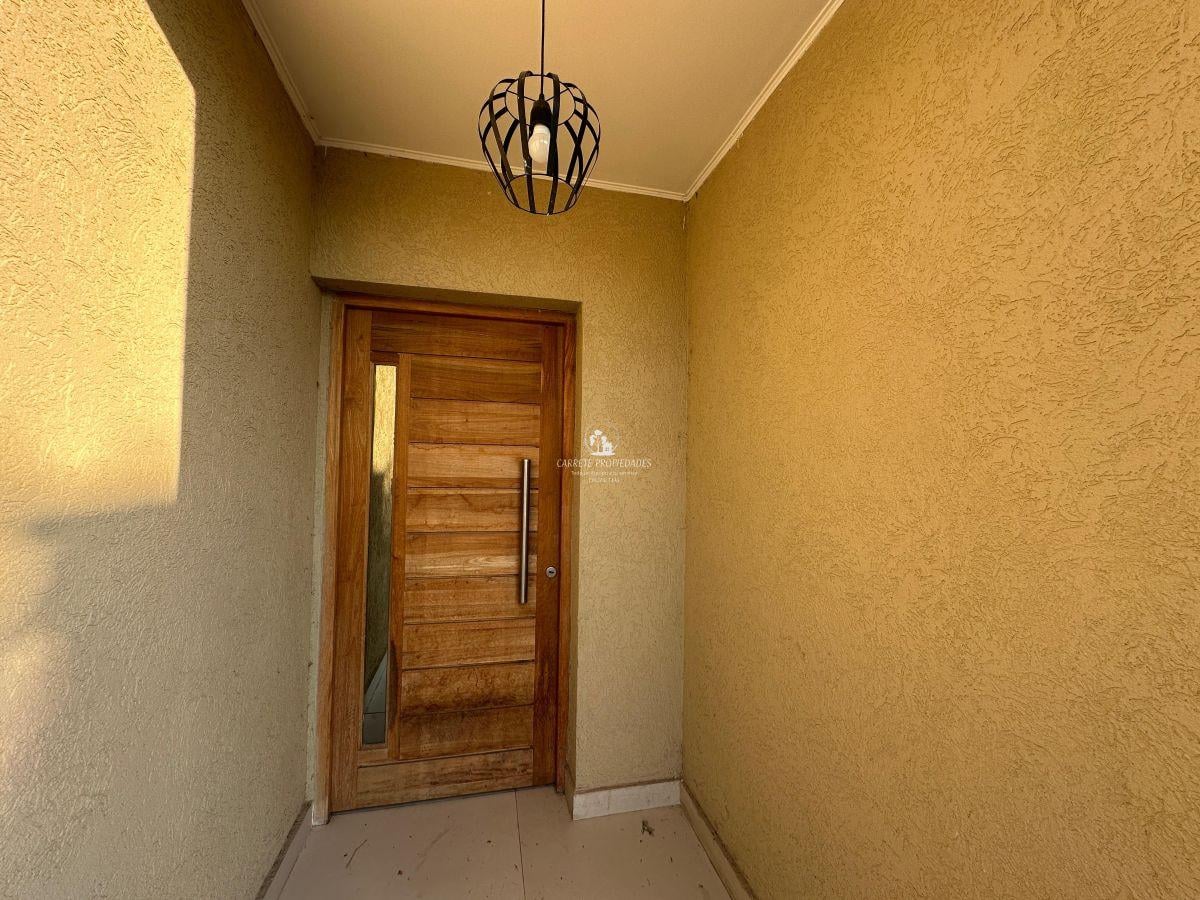 Foto de OPORTUNIDAD! Vivi en Santa Elena. Casa en Venta de 4 ambientes. Lote, imagen 1
