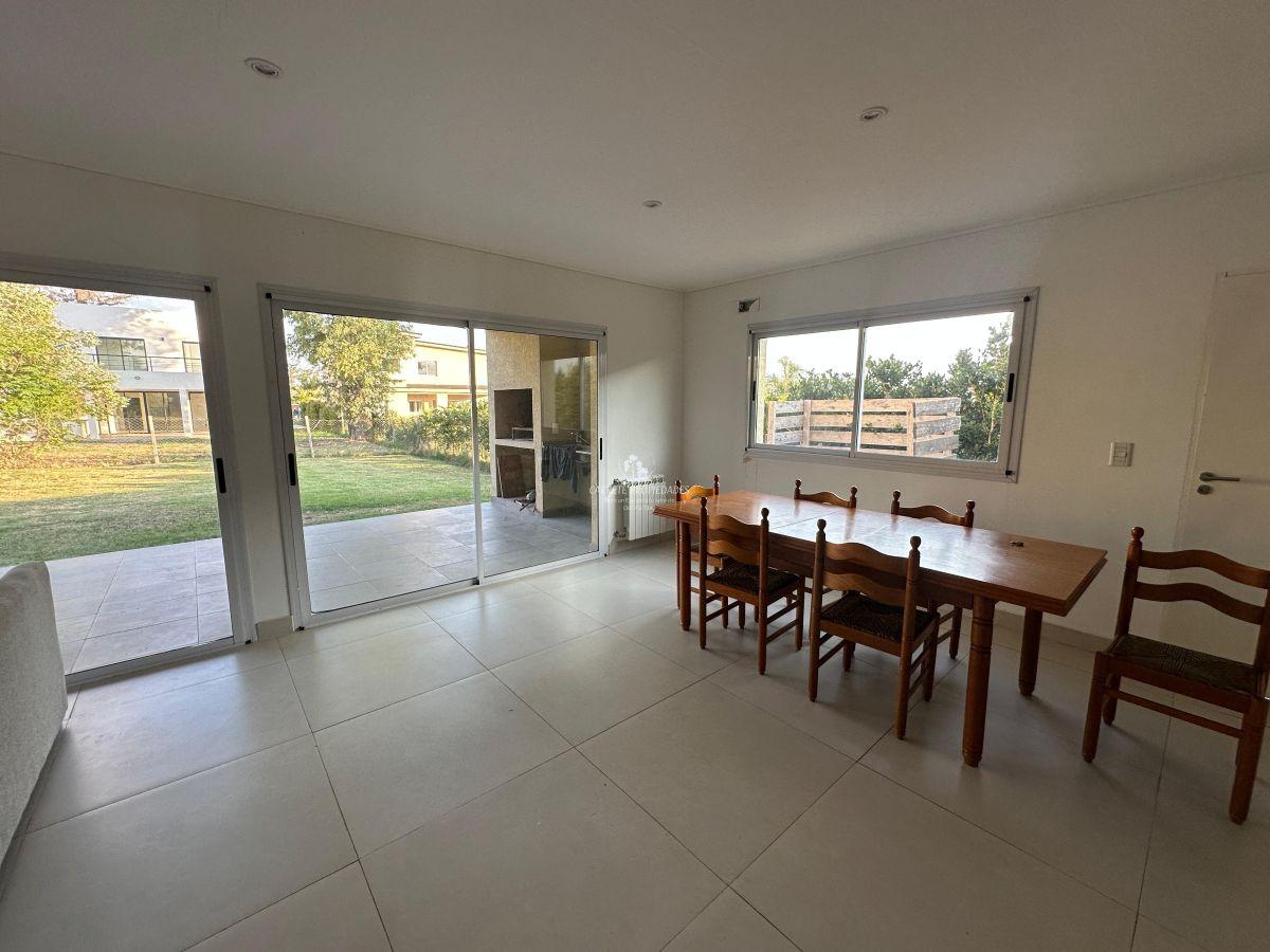 Foto de OPORTUNIDAD! Vivi en Santa Elena. Casa en Venta de 4 ambientes. Lote, imagen 5
