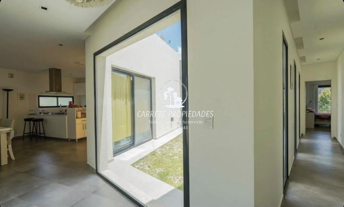 Foto de Casa estilo Moderno en venta de 4 ambientes. Barrio Santa Emilia. Pilar, imagen 3