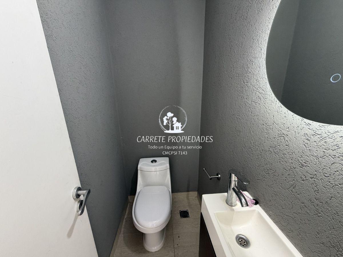 Foto de OPORTUNIDAD. Casa en Venta de 4 ambientes y Pileta. Barrio Santa, imagen 1