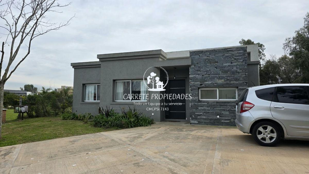Foto de OPORTUNIDAD. Casa en Venta de 4 ambientes y Pileta. Barrio Santa, imagen 3