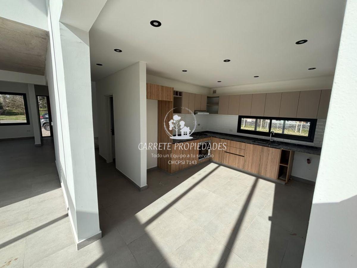 Foto de Impecable casa con detalles de Categoria, 5 ambientes y Pileta en, imagen 4