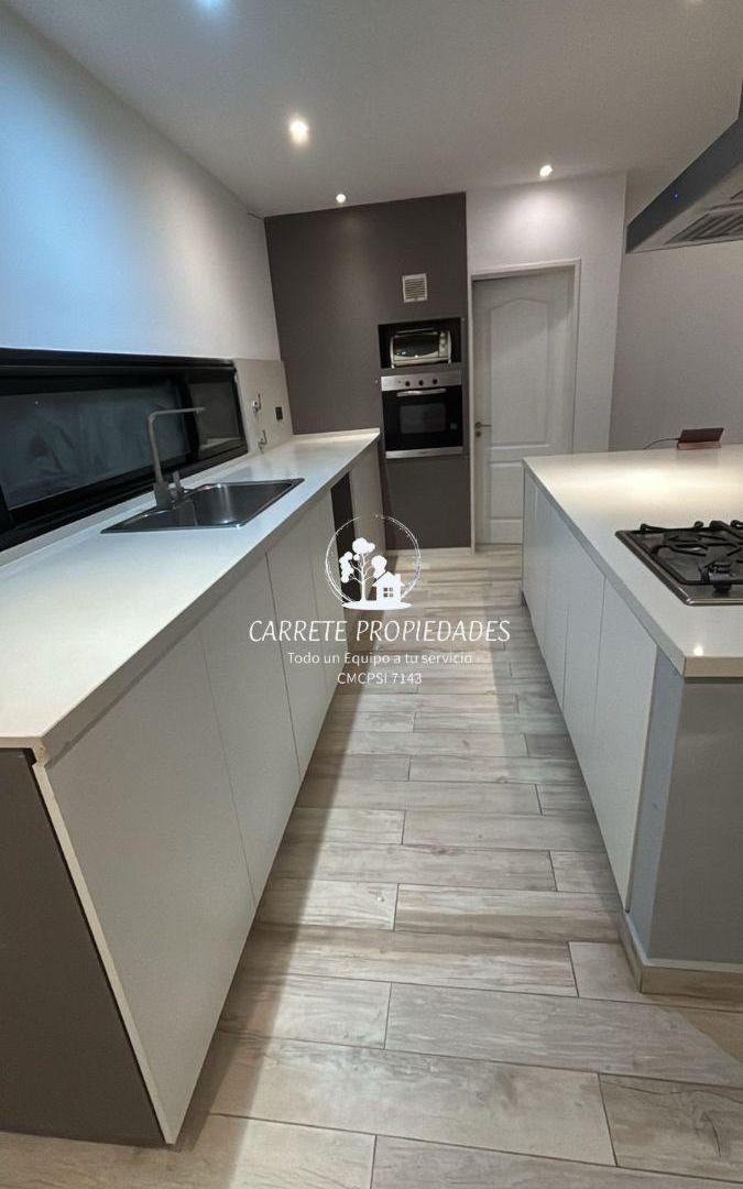 Foto de Casa en Venta de 6 ambientes con pileta y escritorio. Barrio San Ramón, imagen 3