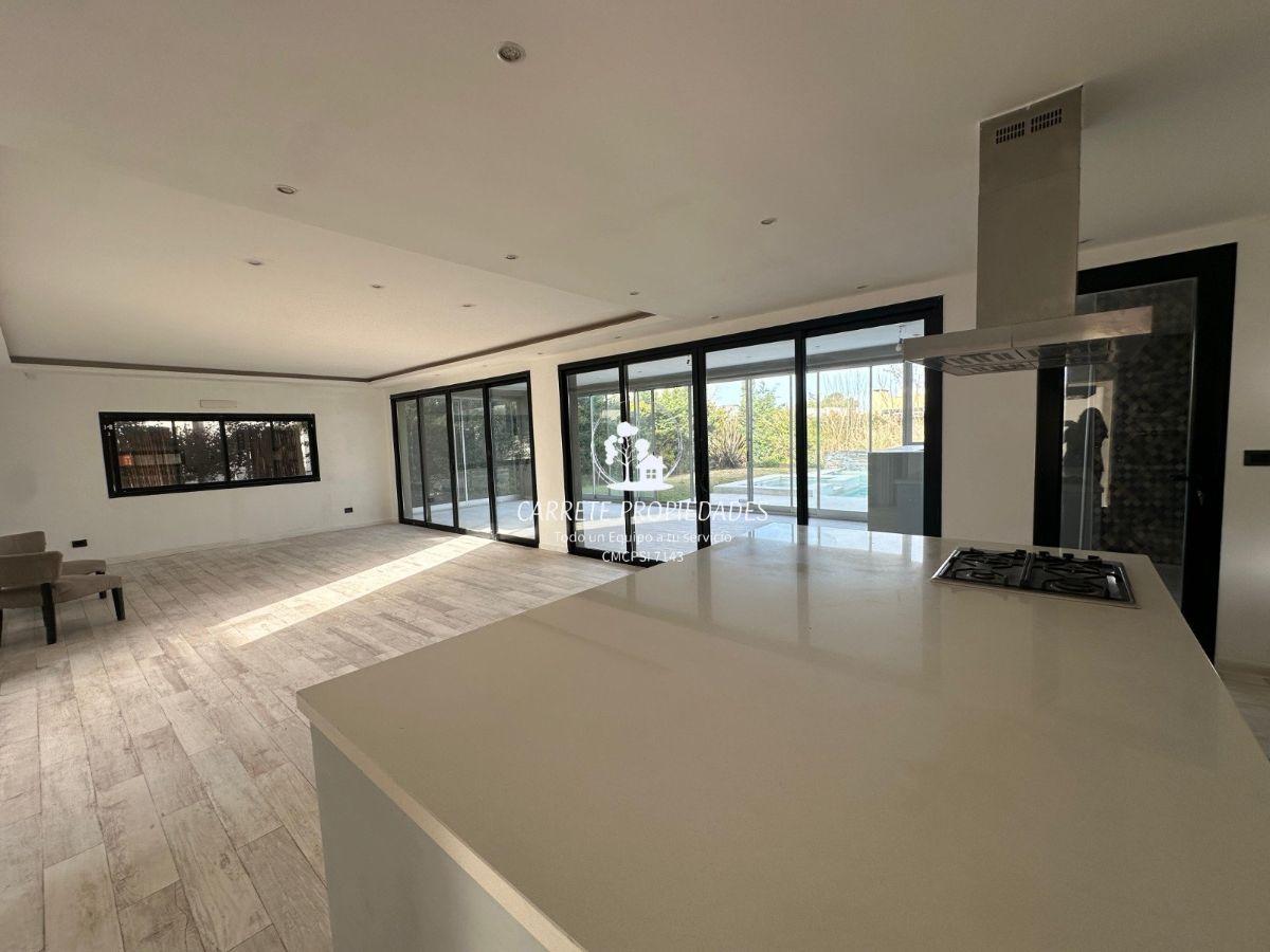 Foto de Casa en Venta de 6 ambientes con pileta y escritorio. Barrio San Ramón, imagen 5