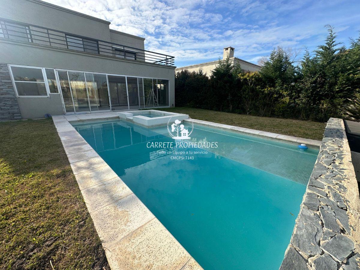 Foto de Casa en Venta de 6 ambientes con pileta y escritorio. Barrio San Ramón, imagen 1