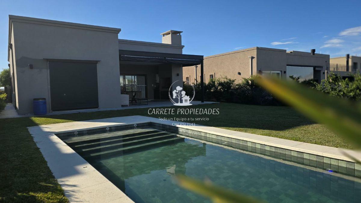 Foto de OPORTUNIDAD. Imperdible Casa en venta 4 ambientes y pileta. Barrio, imagen 3