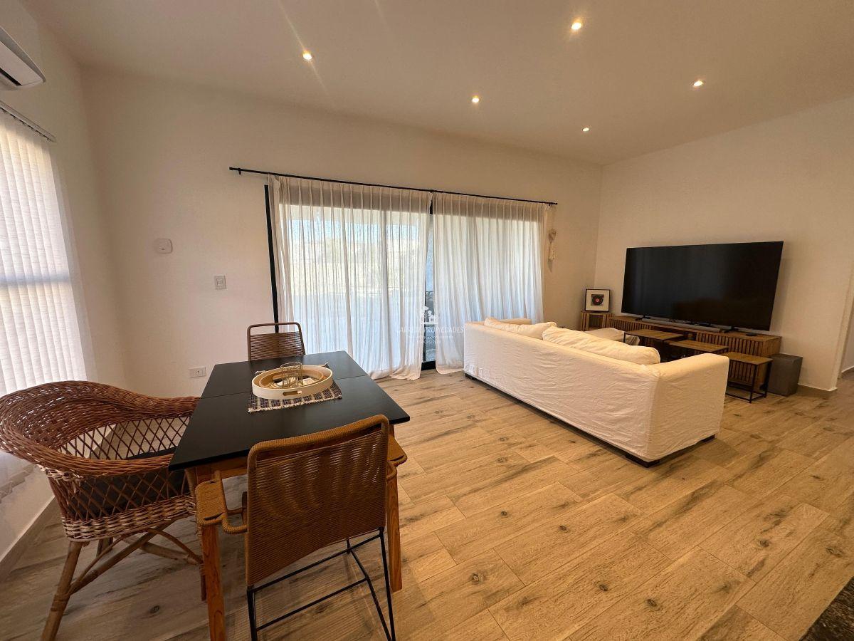 Foto de OPORTUNIDAD. Imperdible Casa en venta 4 ambientes y pileta. Barrio, imagen 4