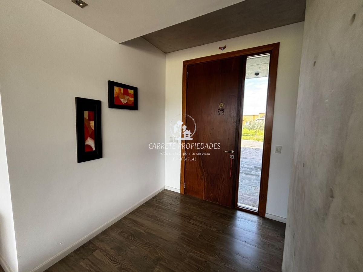 Foto de Casa Moderna de 5 ambientes y Dependencia en Alquiler con pileta. Haras, imagen 2