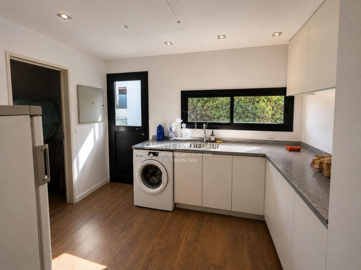 Foto de Casa Moderna de 5 ambientes y Dependencia en Alquiler con pileta. Haras, imagen 1