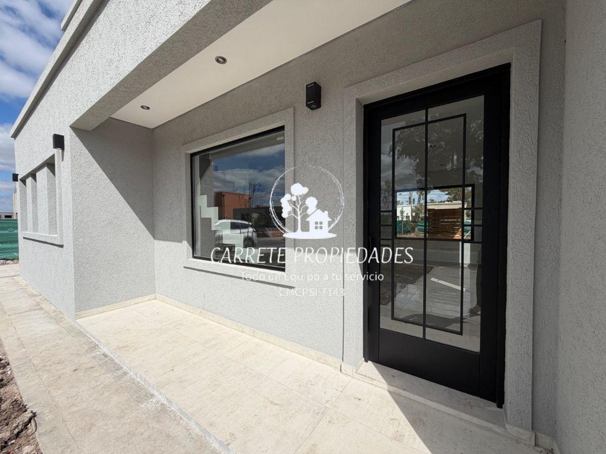 Foto de Casa estilo Minimalista con 5 ambientes lote interno. Barrio Santa, imagen 2