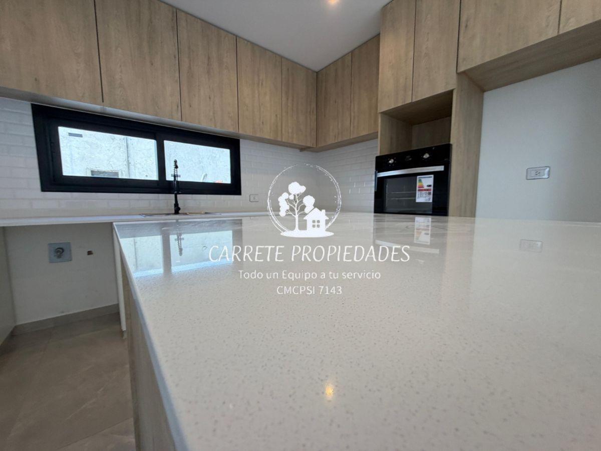 Foto de Casa estilo Minimalista con 5 ambientes lote interno. Barrio Santa, imagen 3