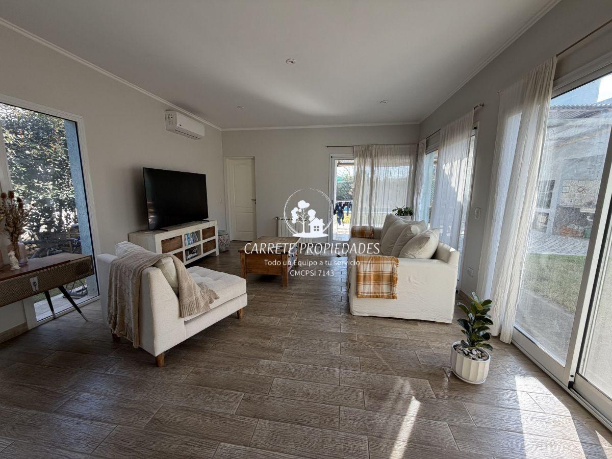 Foto de Hermosa Casa en venta de 5 ambientes y pileta. Barrio Santa Guadalupe, imagen 5