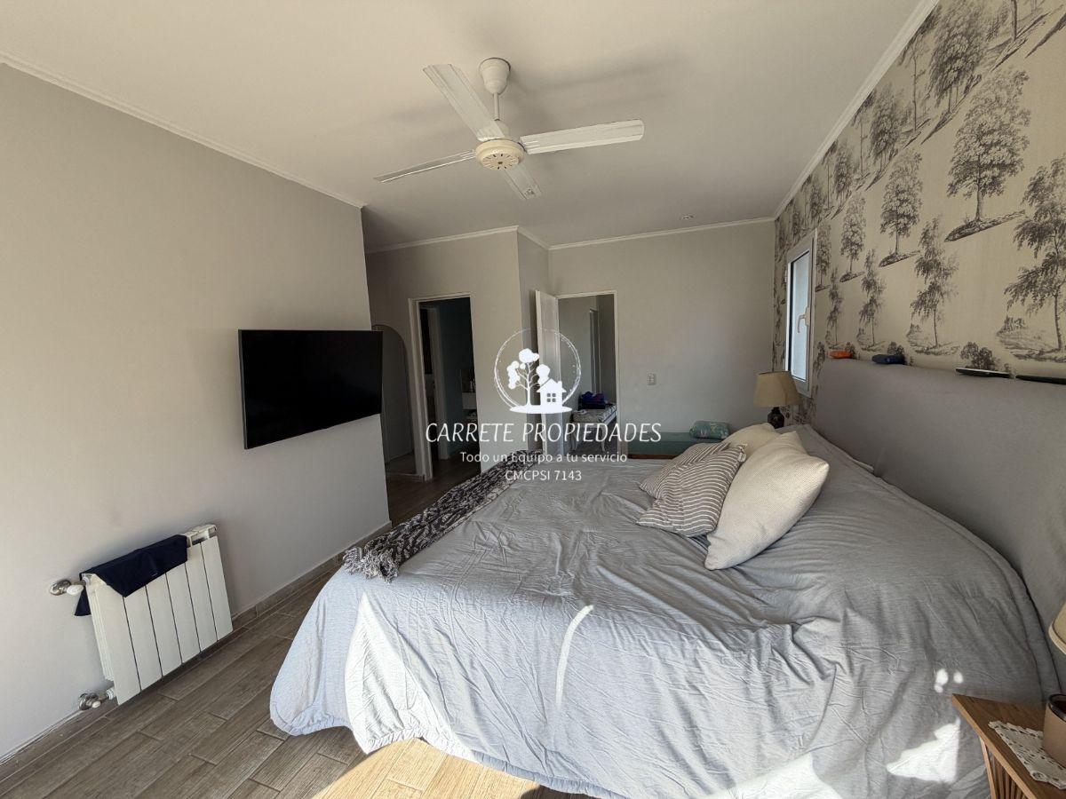 Foto de Hermosa Casa en venta de 5 ambientes y pileta. Barrio Santa Guadalupe, imagen 2