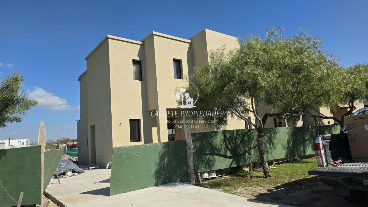 Foto de Casa en venta de 5 ambientes en increible esquina y lote interno, imagen 2