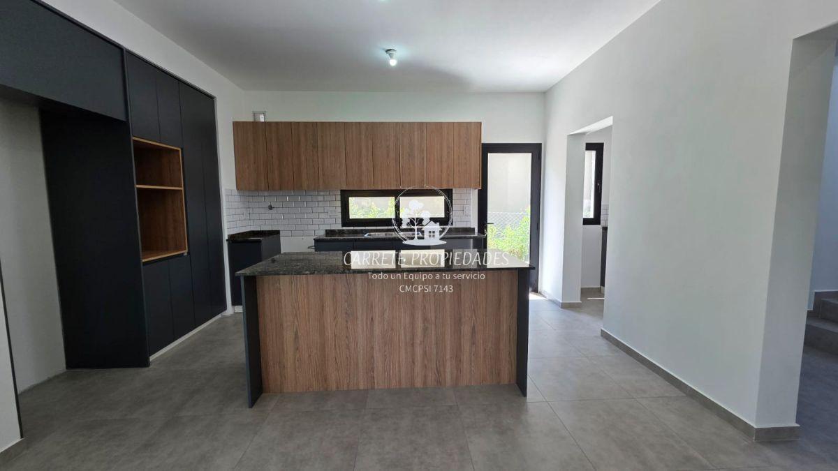 Foto de Casa en venta de 5 ambientes en increible esquina y lote interno, imagen 1