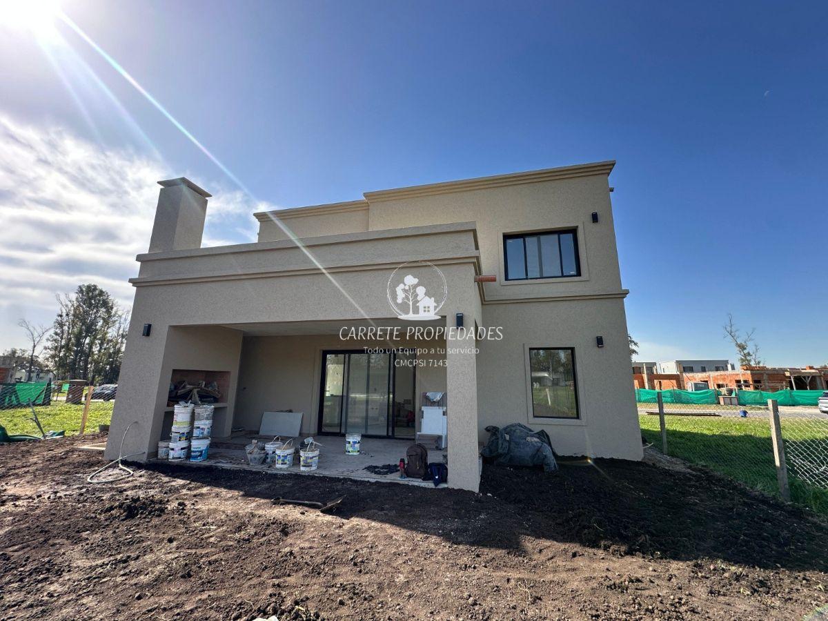 Foto de Hermosa Casa en Venta de 5 ambientes y fondo a verde. Barrio Santa, imagen 2