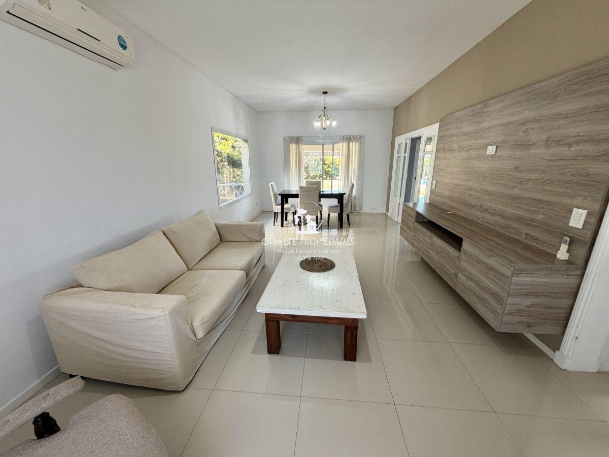 Foto de Excelente propiedad en Venta de 5 ambientes y pileta. Barrio Santa, imagen 2