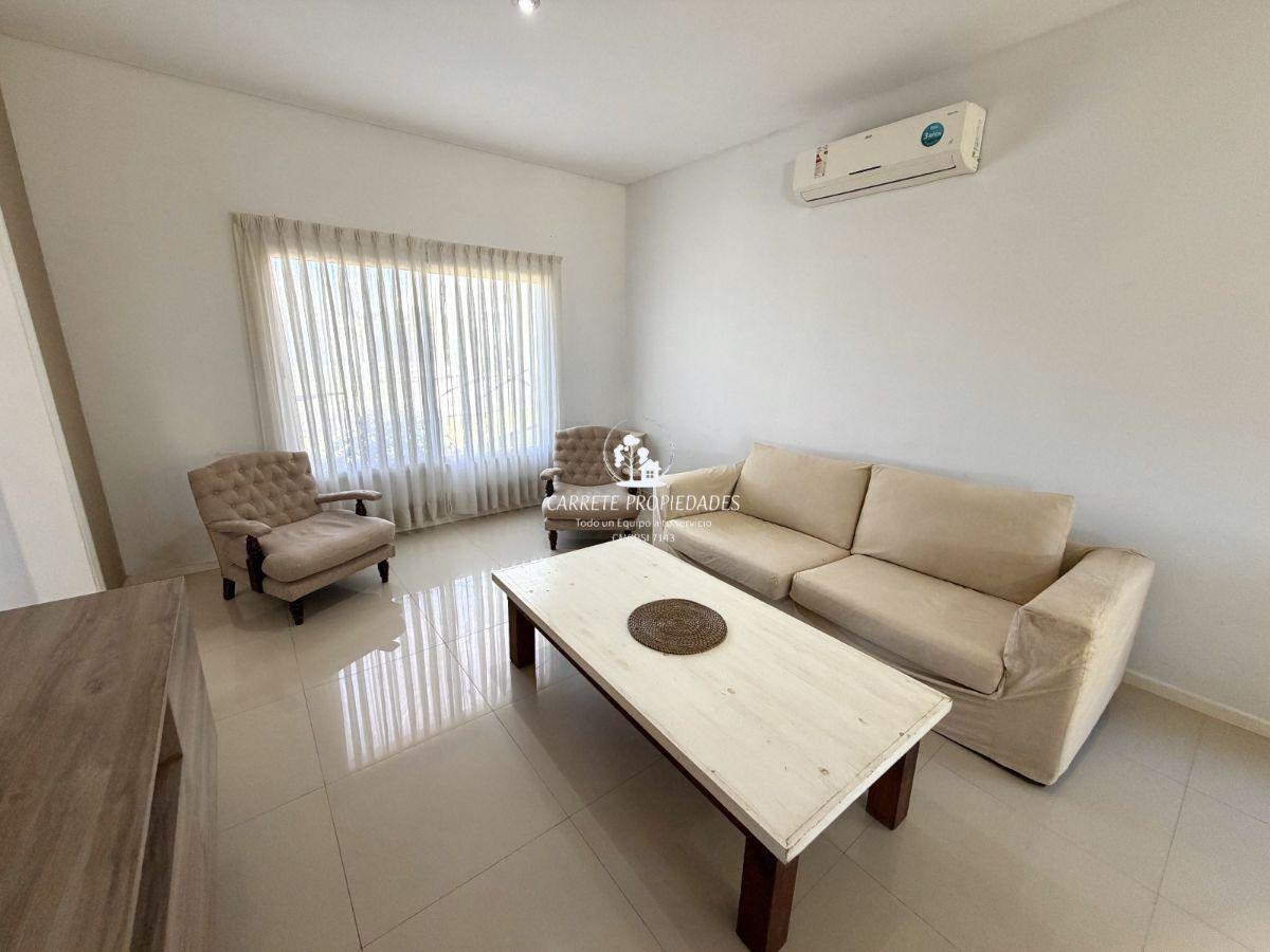 Foto de Excelente propiedad en Venta de 5 ambientes y pileta. Barrio Santa, imagen 5