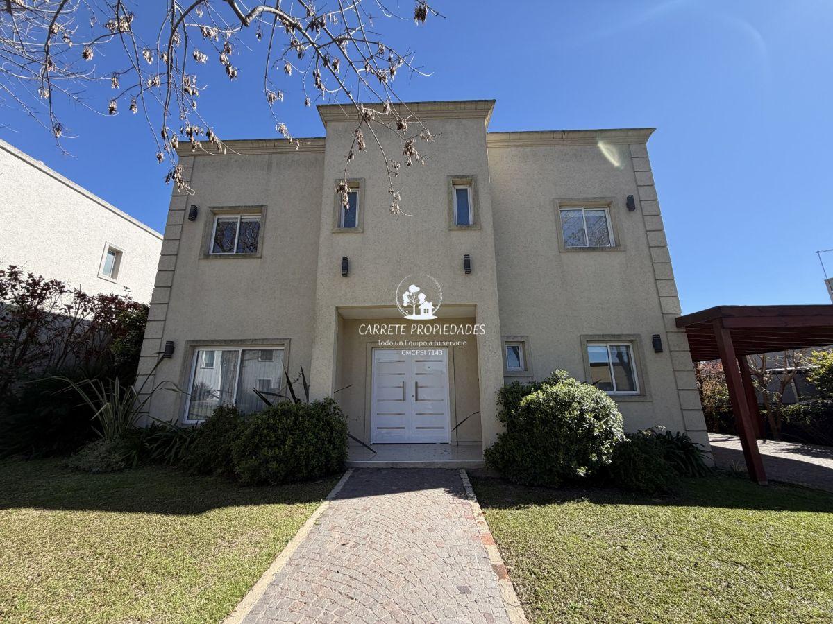 Foto de Excelente propiedad en Venta de 5 ambientes y pileta. Barrio Santa, imagen 3