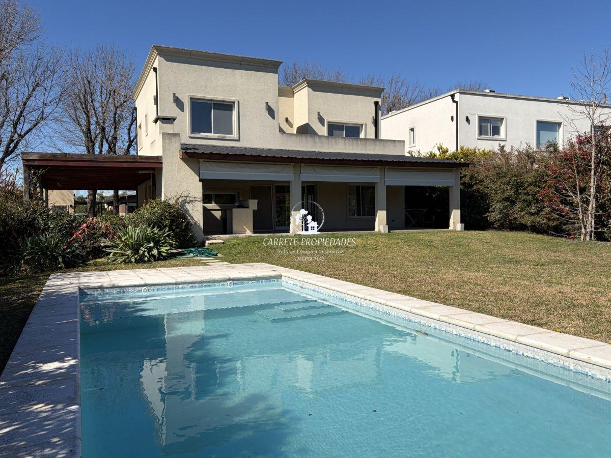 Foto de Excelente propiedad en Venta de 5 ambientes y pileta. Barrio Santa, imagen 1