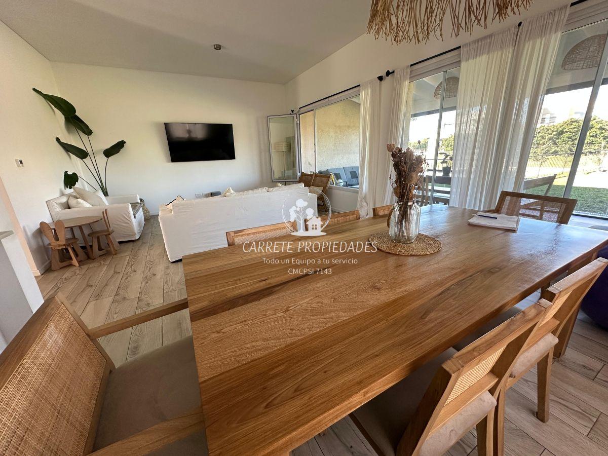 Foto de Casa Moderna de 4 ambientes, con pileta y fondo a espacios verdes, imagen 1