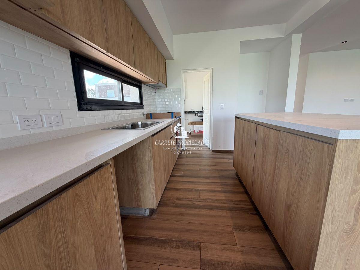 Foto de Casa en venta estilo Moderno con escritorio, fondo a reserva. Barrio, imagen 5