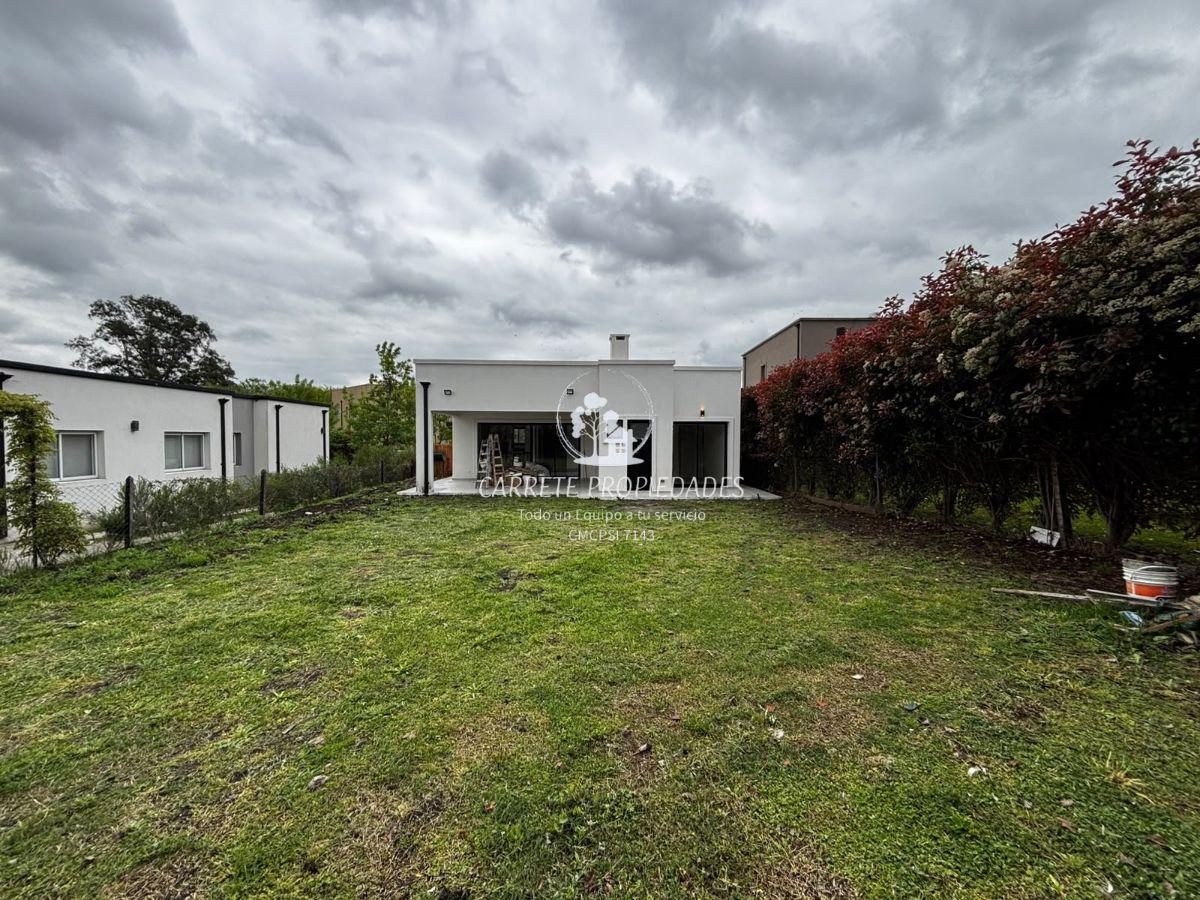 Foto de Casa Moderna en Venta estilo moderno de 4 ambientes lote interno, imagen 3
