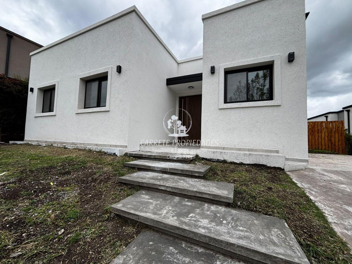 Foto de Casa Moderna en Venta estilo moderno de 4 ambientes lote interno, imagen 5