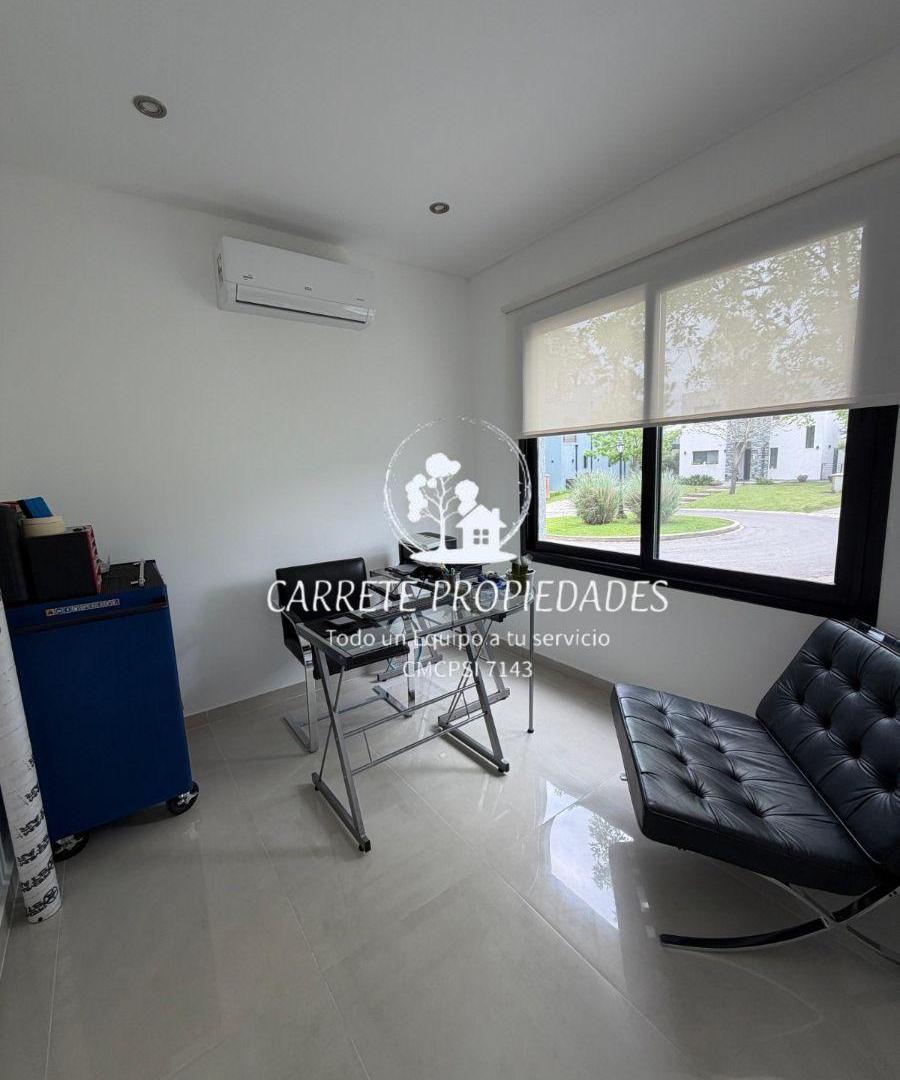 Foto de Espectacular Casa en Venta de 5 ambientes con pileta. Barrio Santa, imagen 4