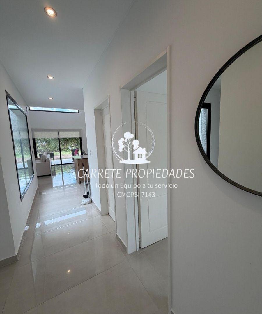 Foto de Espectacular Casa en Venta de 5 ambientes con pileta. Barrio Santa, imagen 3