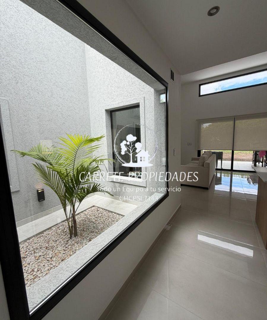 Foto de Espectacular Casa en Venta de 5 ambientes con pileta. Barrio Santa, imagen 5