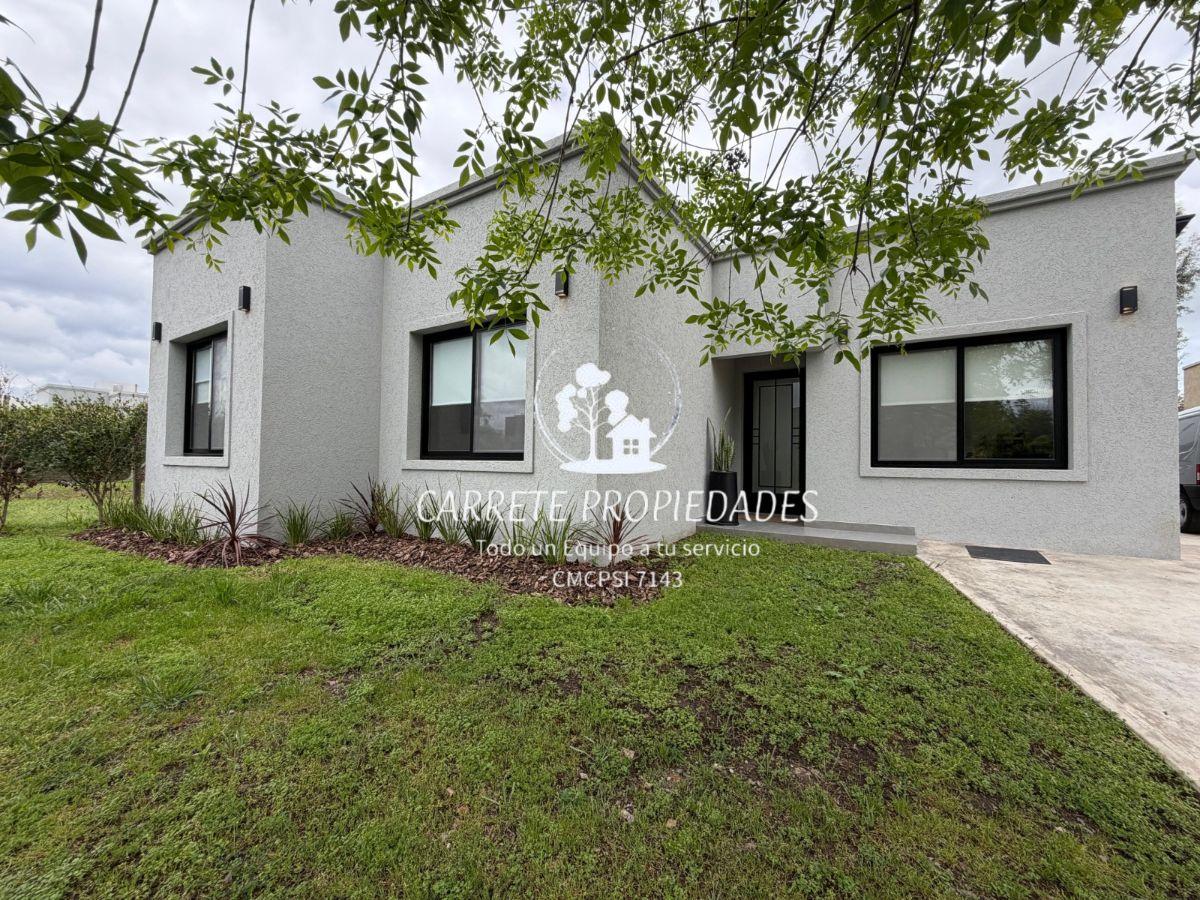 Foto de Espectacular Casa en Venta de 5 ambientes con pileta. Barrio Santa, imagen 1