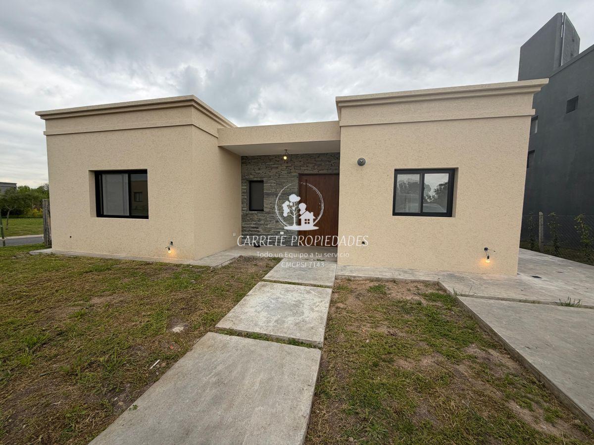 Foto de Casa en Venta estilo Moderno de 4 ambientes y pileta. Barrio Santa, imagen 1