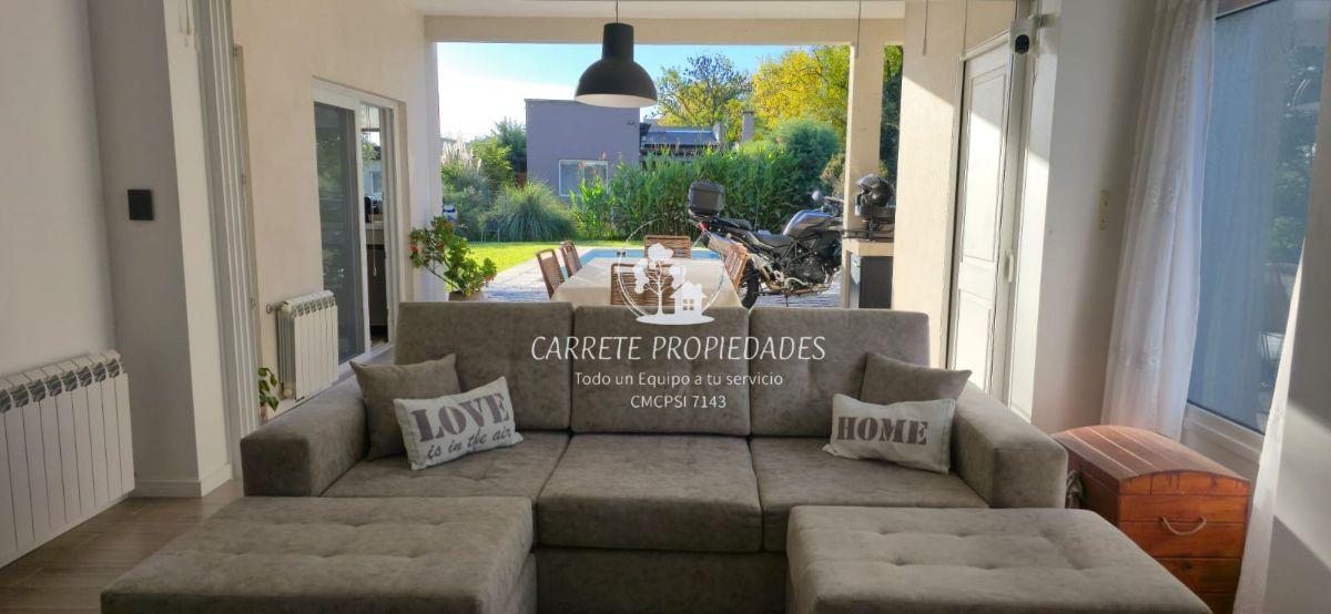 Foto de Casa en venta estilo Moderno de 5 ambientes y Pileta. Barrio Santa, imagen 1