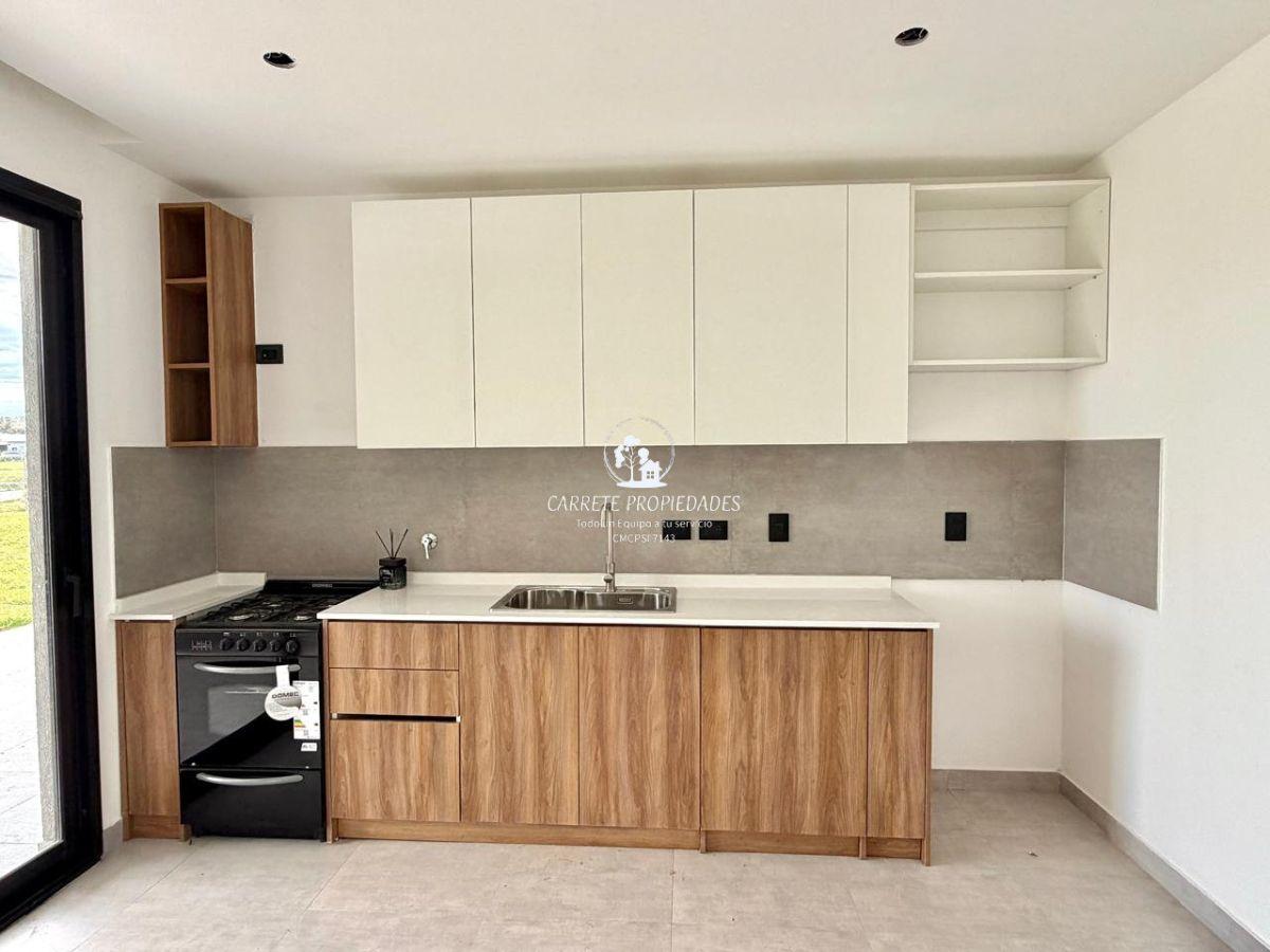 Foto de Casa en Venta estilo Moderno de 4 ambientes y fondo a verde. Barrio, imagen 5