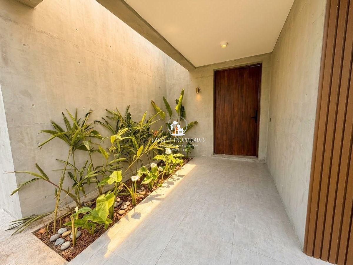 Foto de Casa en Venta estilo Moderno de 4 ambientes y fondo a verde. Barrio, imagen 2