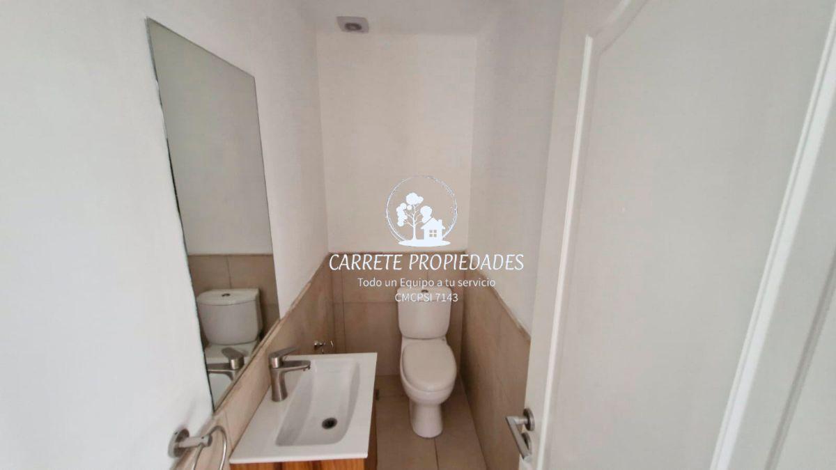 Foto de Casa en Venta de 4 ambientes, pileta y fondoa Verde. Barrio Santa, imagen 3
