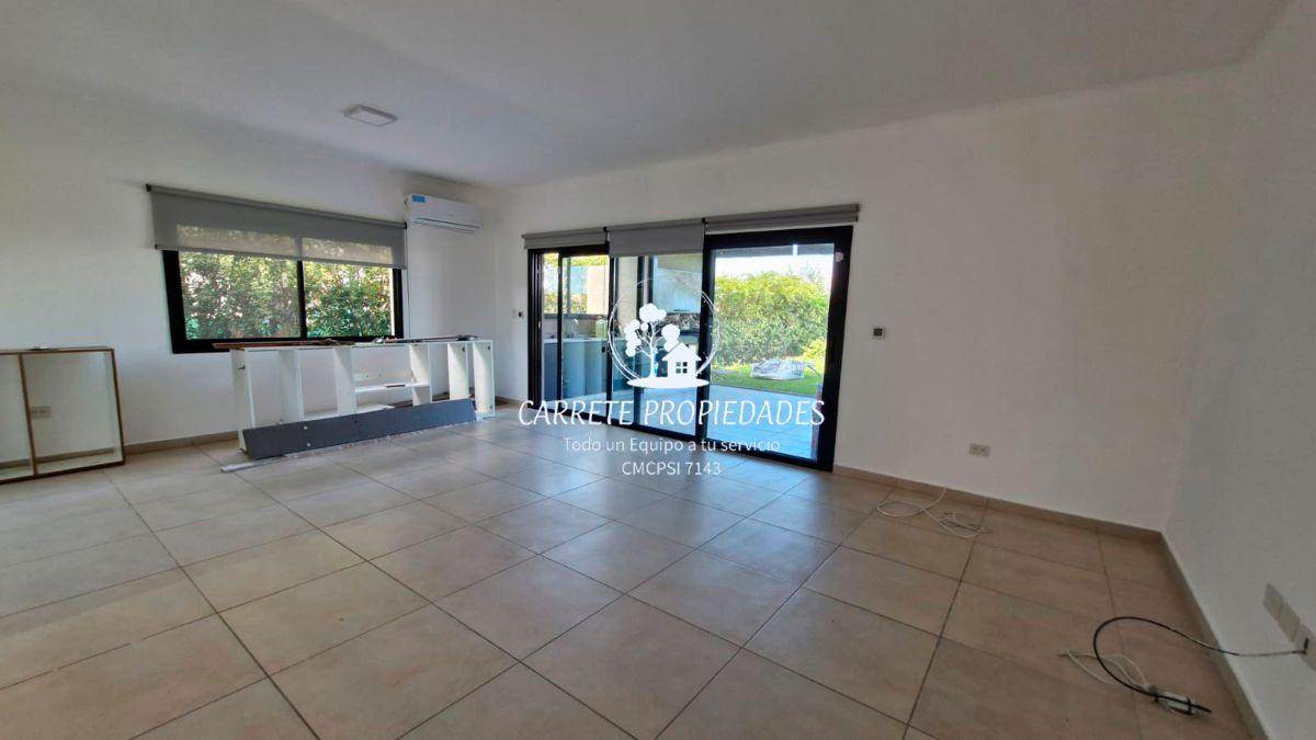 Foto de Casa en Venta de 4 ambientes, pileta y fondoa Verde. Barrio Santa, imagen 5