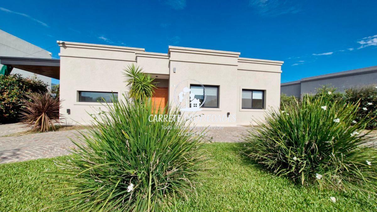 Foto de Casa en Venta de 4 ambientes, pileta y fondoa Verde. Barrio Santa, imagen 1