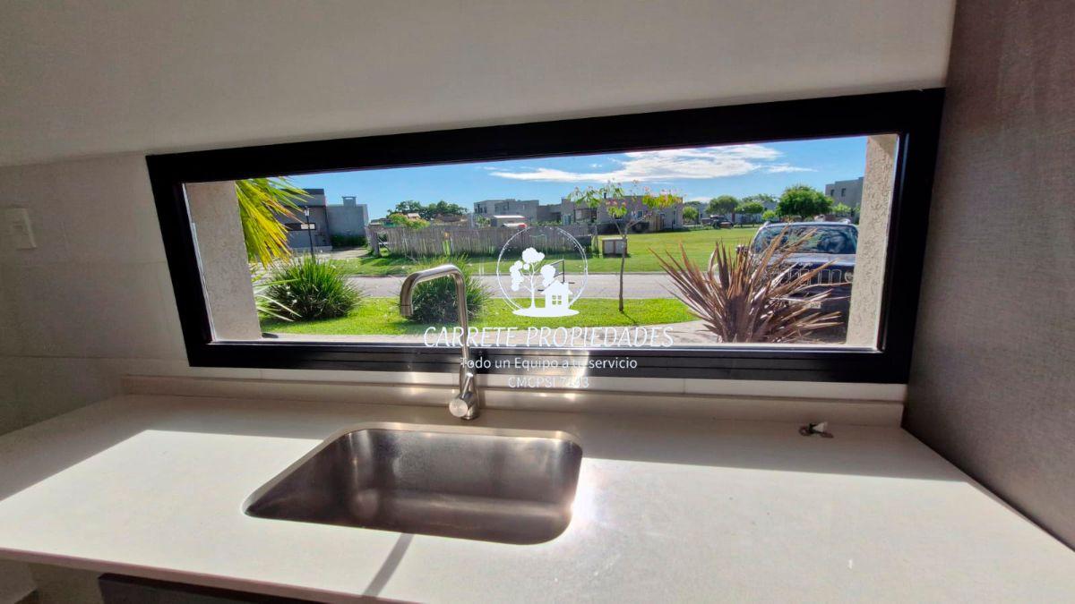 Foto de Casa en Venta de 4 ambientes, pileta y fondoa Verde. Barrio Santa, imagen 4