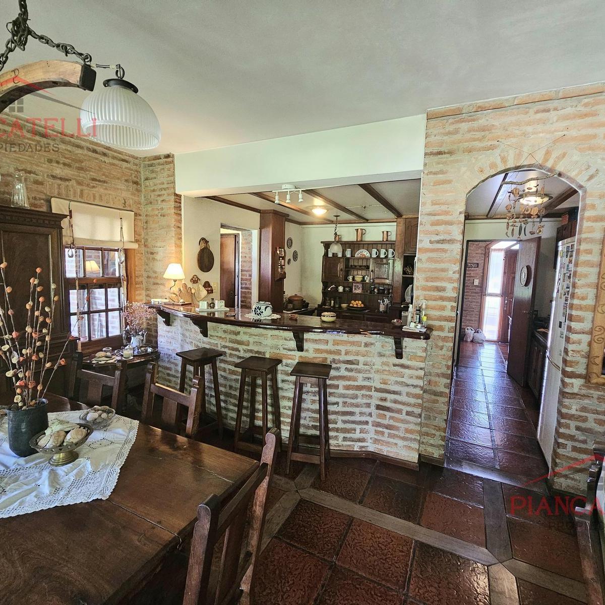 Venta de Casa en Country Banco Provincia con 4 Dorm. 3