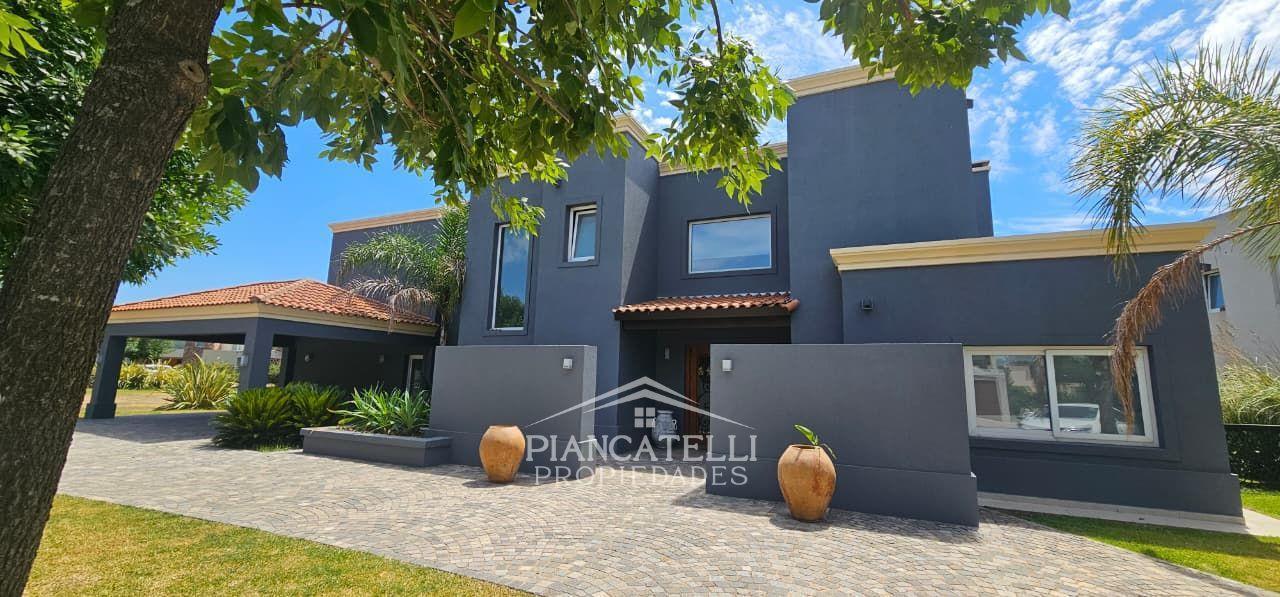 CASA EN VENTA, CON 4 AMBIENTES EN TERRAVISTA