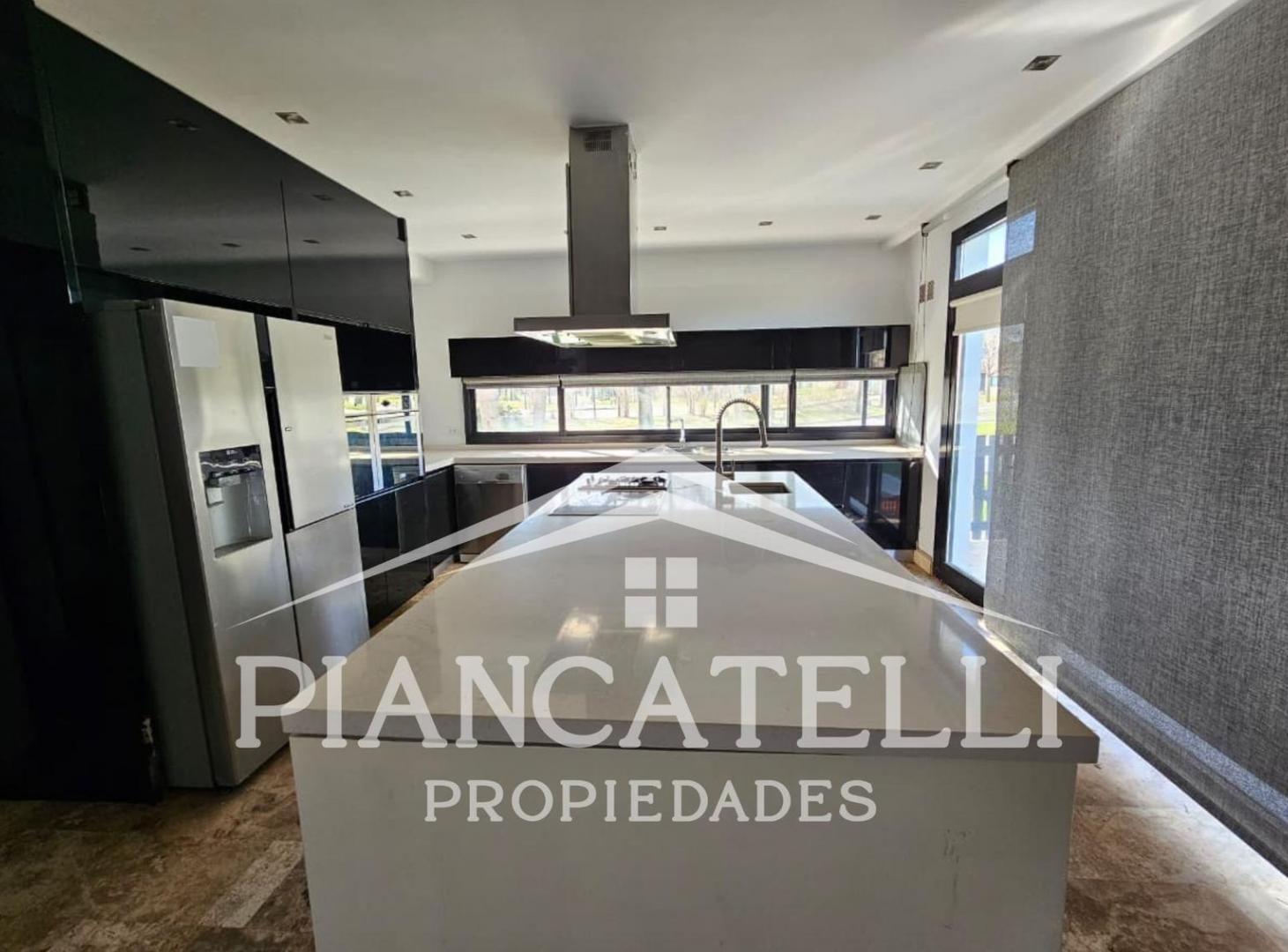 Foto de CASA EN VENTA CON 8 AMBIENTES, EN TERRAVISTA, imagen 4