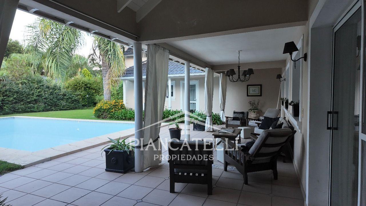 Casa en venta con 6 ambientes en Country San Diego