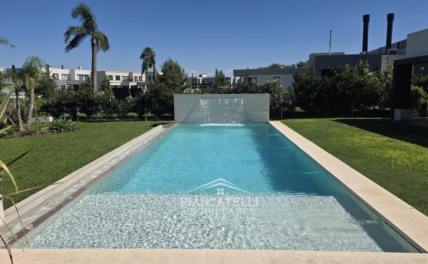 Casa en venta con 7 ambientes en suite en Terravista