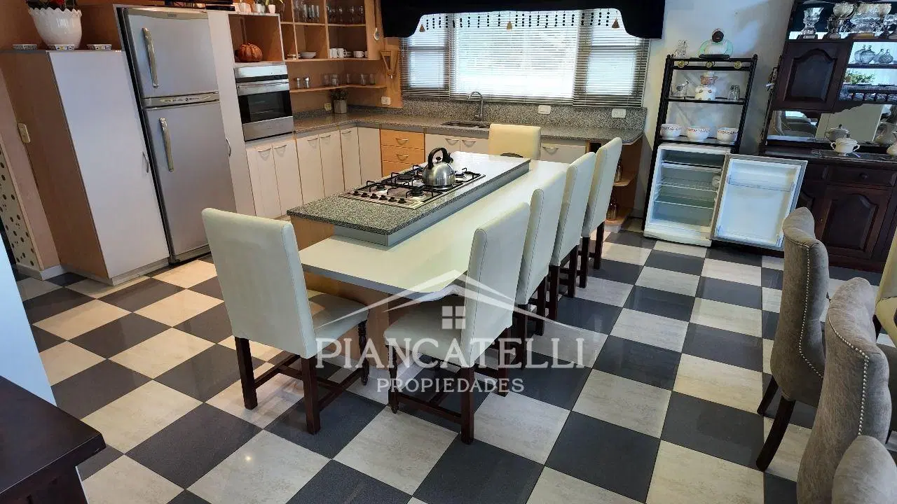 Casa en venta con 6 ambientes en Country San Diego 5